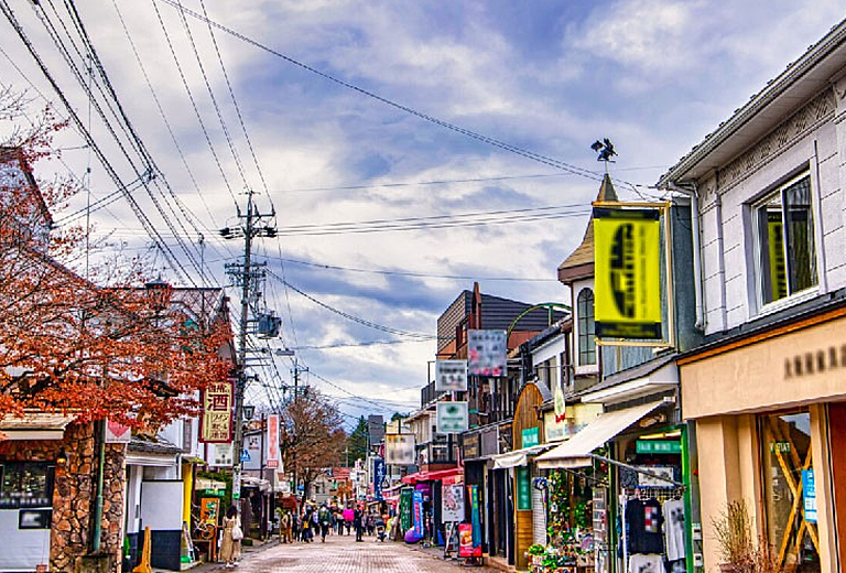 東京輕井澤×富士山纜車×川越小江戶五日～Laview新型列車體驗‧角川武藏野博物館‧淺草寺‧白絲瀑布‧忍野八海(長榮)