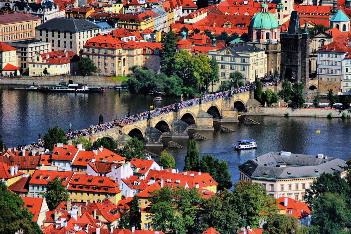 【阿聯假期】心醉奧捷10天EK雙點進出~一晚湖區、三遊船、四晚五星、哈斯達特、天文鐘登頂、梅爾克修道院、熊布朗宮、米推餐