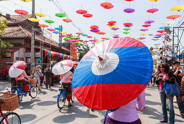 【樂遊清邁】四人出發~幸福村、天使瀑布、藍廟、紙傘村、大象學校6日(贈泰式按摩、無購物)